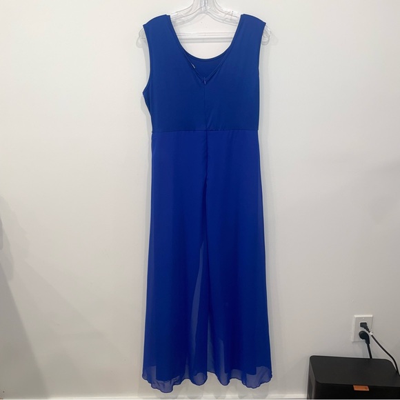 Elegant Blue Dress with Floral Accents - Picture 2 of 10